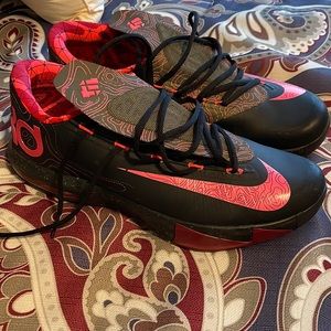 Kevin Durant. Sz 11. Worn 2x. Great condition.
